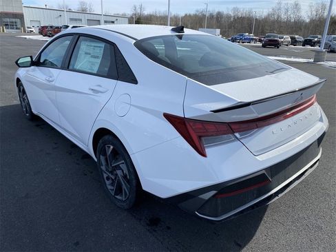New 2025 Hyundai Elantra SEL image 6