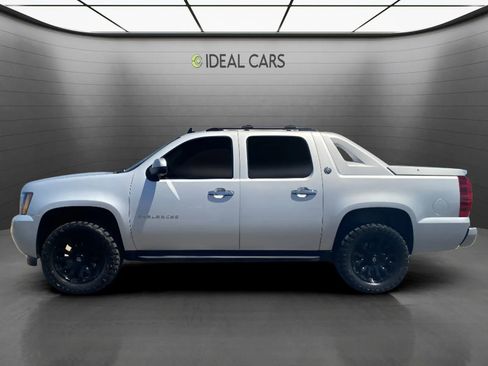 Used 2013 Chevrolet Avalanche LS AWD/4WD image 8