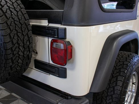 Used 2004 Jeep Wrangler X w/ Convenience Group AWD/4WD image 14