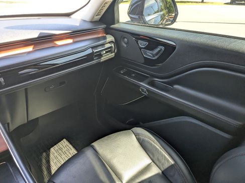 Used 2021 Lincoln Aviator Reserve w/ Equipment Group 201A image 16