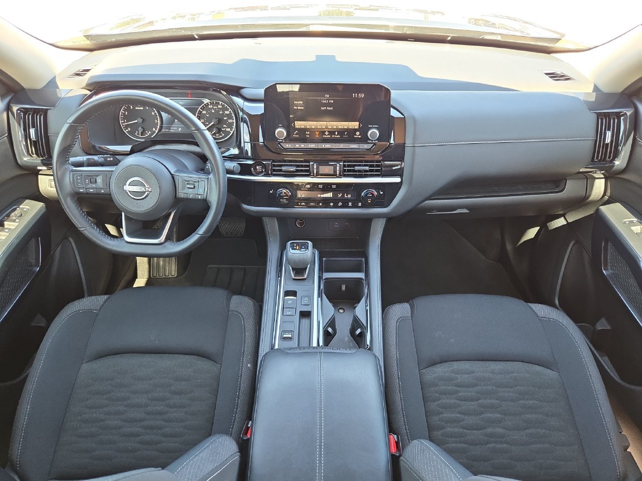 Used 2025 Nissan Pathfinder SV FWD image 9