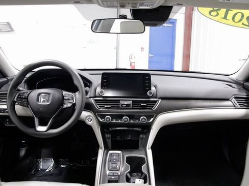 Used 2018 Honda Accord EX image 14