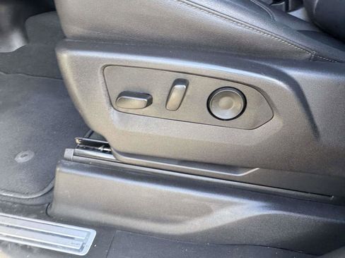 Used 2025 GMC Sierra 1500 SLT AWD/4WD image 22