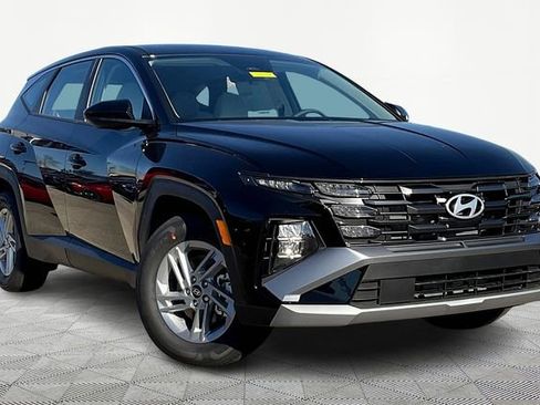 Used 2025 Hyundai Tucson SE image 1