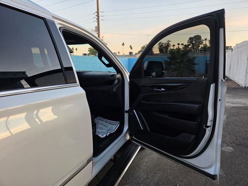 Used 2017 Cadillac Escalade Platinum image 13