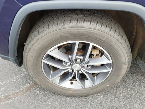 Used 2017 Jeep Grand Cherokee Limited w/ Luxury Group II image 17