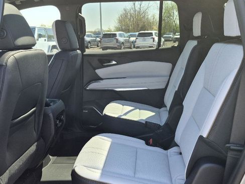 New 2026 Chevrolet Traverse High Country AWD/4WD image 11