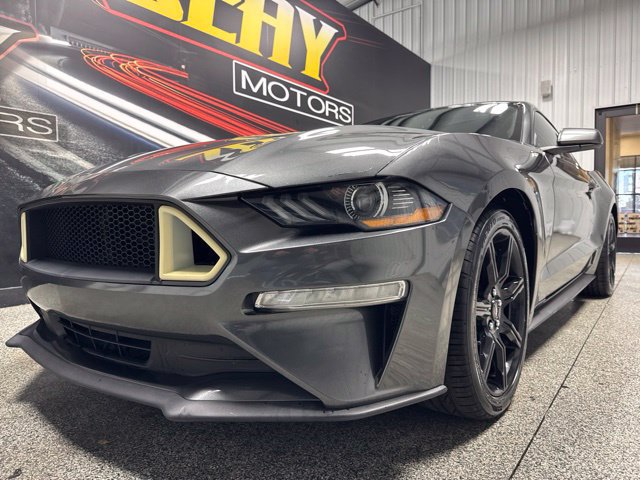 Used 2018 Ford Mustang Coupe w/ Black Accent Pkg RWD image 2