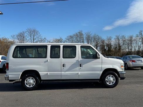 Used 2009 Ford E-350 and Econoline 350 Super Duty Wagon image 4