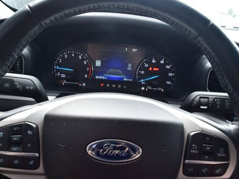 Used 2022 Ford Explorer XLT w/ Equipment Group 202A AWD/4WD image 12