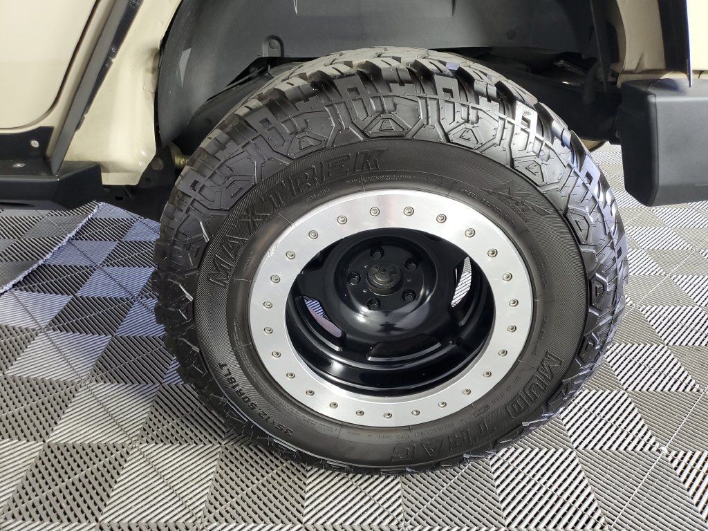 Used 2018 Jeep Wrangler Unlimited Rubicon w/ Connectivity Group AWD/4WD image 31