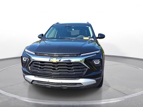 Used 2024 Chevrolet TrailBlazer LT AWD/4WD image 3