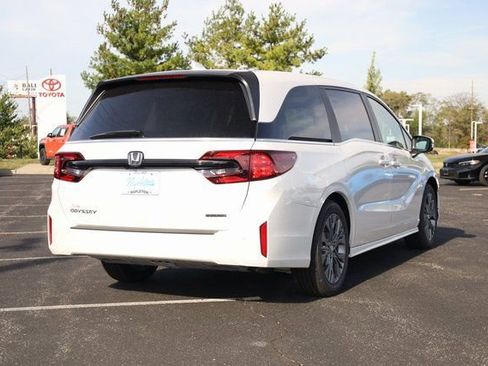 New 2026 Honda Odyssey Touring image 6