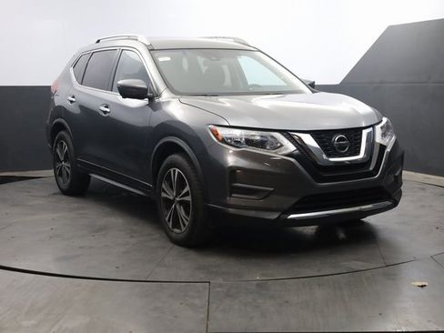 Used 2020 Nissan Rogue SV w/ Premium Package image 2
