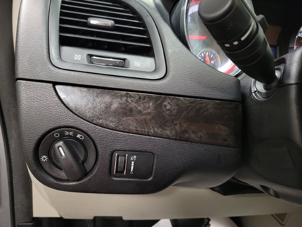 Used 2013 Dodge Grand Caravan American Value Package FWD image 26