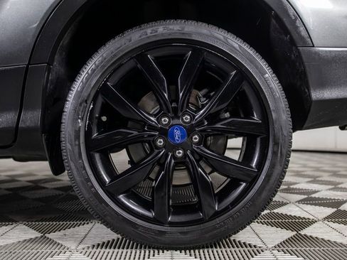Used 2017 Ford Escape SE w/ SE Sport Appearance Package FWD image 10