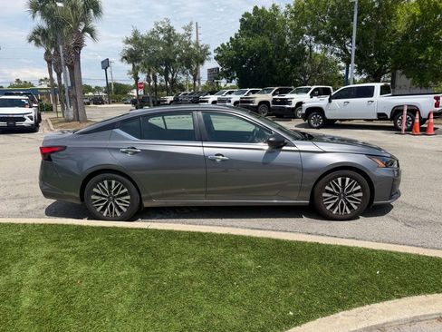 Used 2024 Nissan Altima 2.5 SV FWD image 3