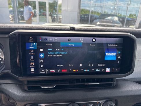 Used 2025 Jeep Wrangler Unlimited Sport AWD/4WD image 13