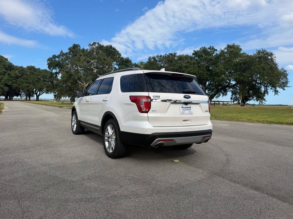 Used 2016 Ford Explorer XLT w/ Equipment Group 202A FWD image 3