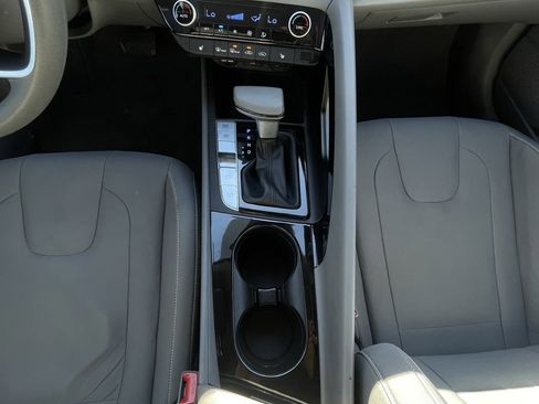 Used 2023 Hyundai Elantra Blue image 19