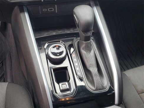 Used 2023 Chevrolet Colorado Trail Boss w/ Technology Package image 26