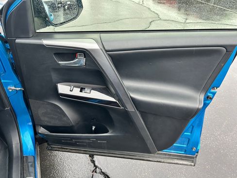 Used 2016 Toyota RAV4 SE image 27