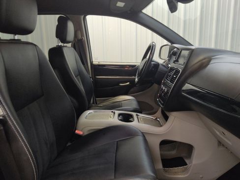 Used 2019 Dodge Grand Caravan SXT FWD image 21
