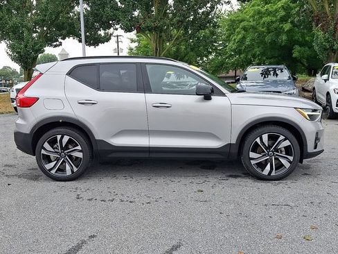 Certified 2023 Volvo XC40 B5 Plus w/ Protection Package Premier AWD/4WD image 7
