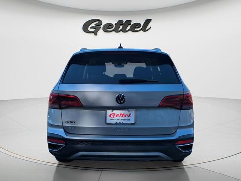 Used 2024 Volkswagen Taos SE image 6