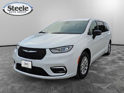 New 2026 Chrysler Pacifica Select