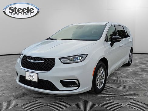 New 2026 Chrysler Pacifica Select image 1