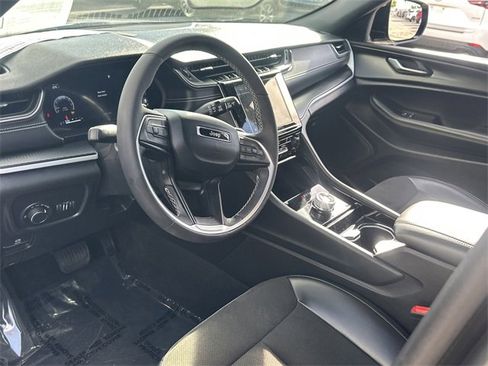 Used 2023 Jeep Grand Cherokee Altitude image 27