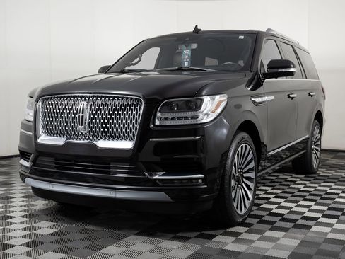 Used 2019 Lincoln Navigator Reserve image 2