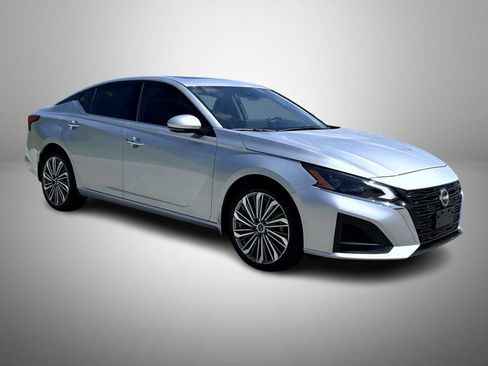 Used 2023 Nissan Altima 2.5 SL AWD/4WD image 3