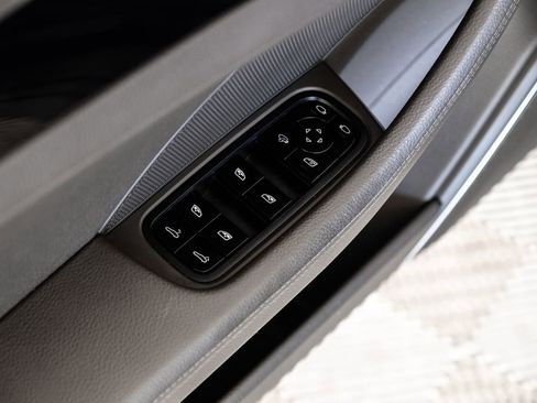 Used 2021 Porsche Panamera image 48