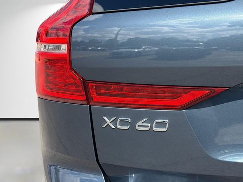 Used 2023 Volvo XC60 B5 Core AWD/4WD image 10