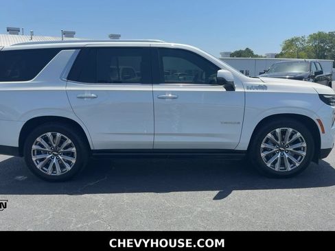 Used 2025 Chevrolet Tahoe High Country RWD image 2