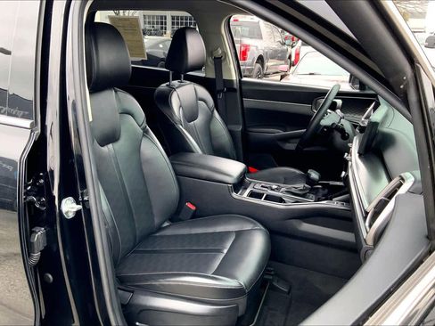 Used 2024 Kia Sorento S image 8