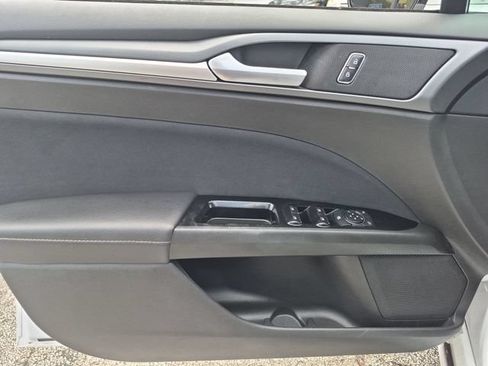 Used 2016 Ford Fusion SE FWD image 9