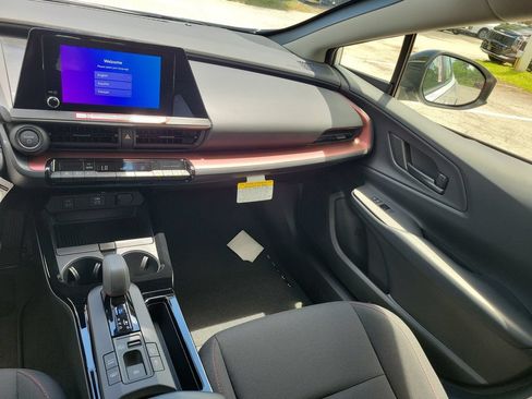 New 2026 Toyota Prius Plug-In Hybrid FWD image 28