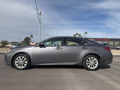 Used 2014 Lexus ES 300h w/ Luxury Package w/Bamboo Trim image 4
