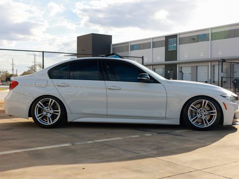 Used 2018 BMW 330i Sedan w/ M Sport Package image 18