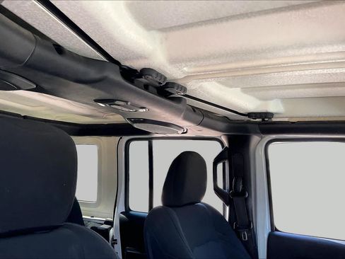 Used 2018 Jeep Wrangler Unlimited Sport S AWD/4WD image 13