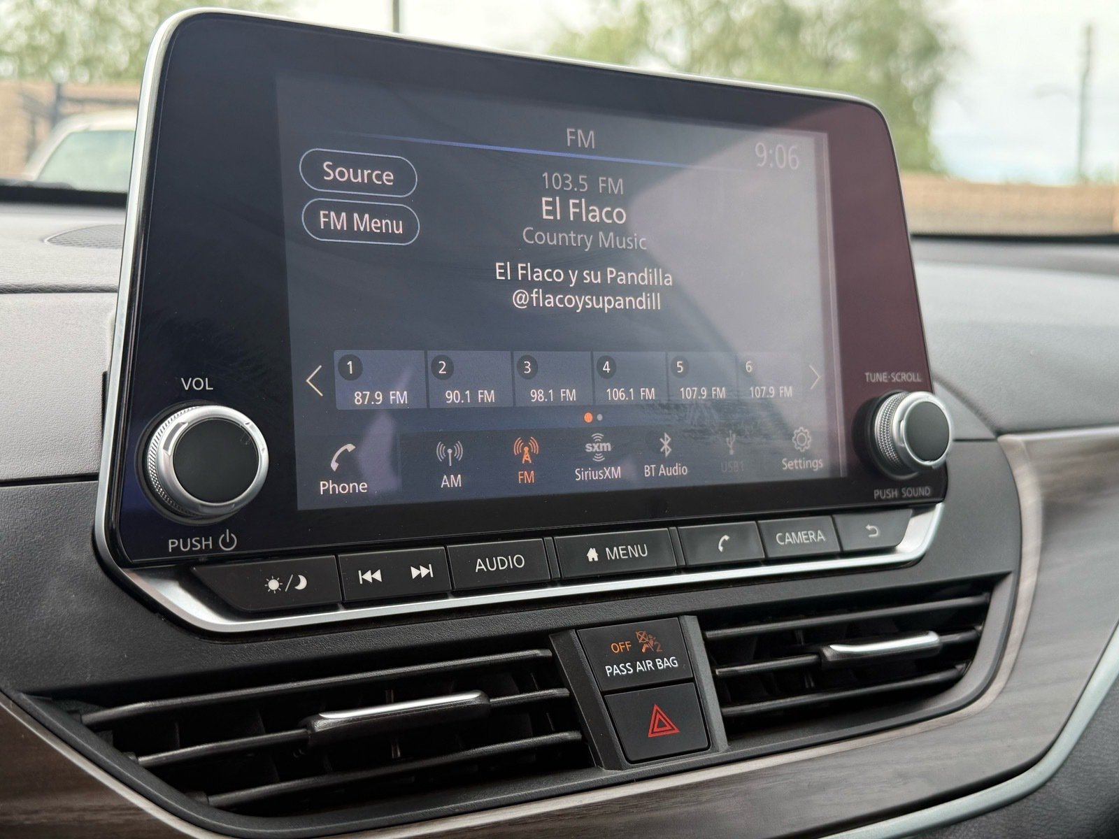 Used 2025 Nissan Altima 2.5 SV FWD image 21