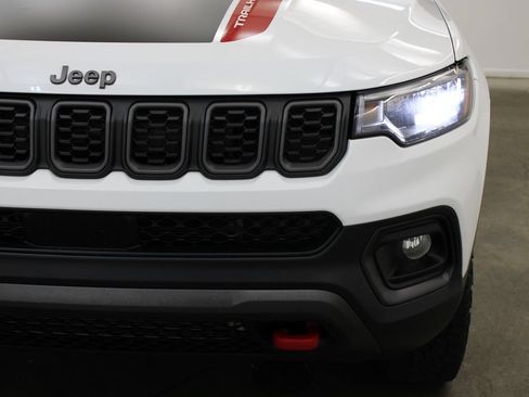 Used 2025 Jeep Compass Trailhawk AWD/4WD image 8