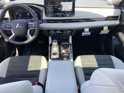 New 2026 Mitsubishi Outlander SE FWD image 17