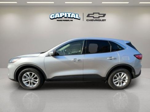 Used 2020 Ford Escape SE image 2