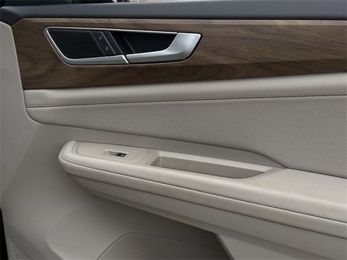 Used 2025 Volkswagen Atlas SE image 26