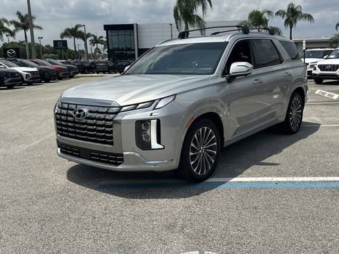 Used 2023 Hyundai Palisade Calligraphy FWD image 2