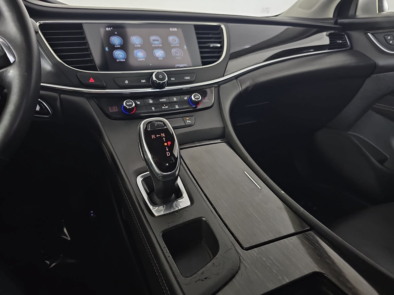 Used 2017 Buick LaCrosse Essence FWD image 18